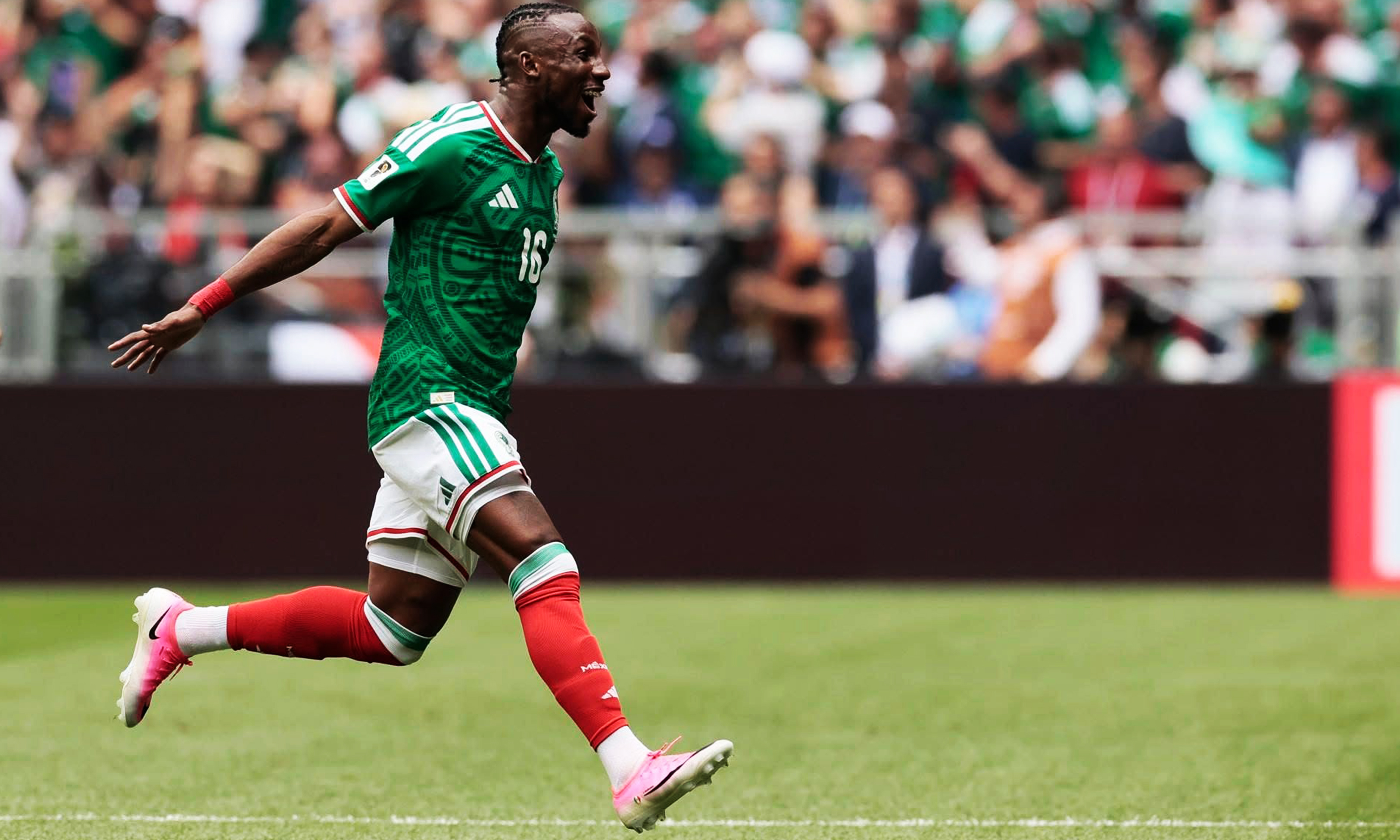 ¡México rompió su maldición y venció a Sudáfrica 2-0!