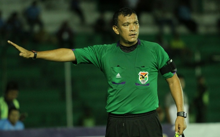 Árbitros de la 22