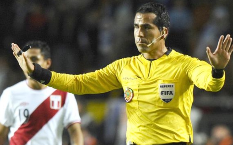 Árbitros para la primera