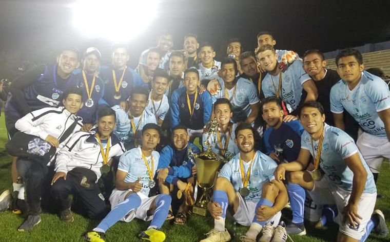 Aurora gana la Copa Bicentenario