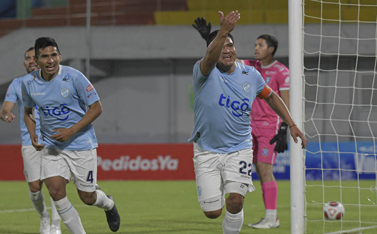 Aurora gana por lo mínimo