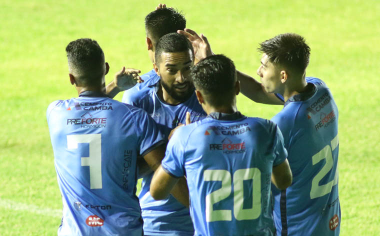 Blooming triunfó en casa