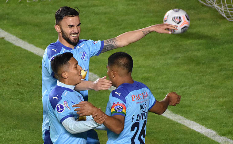 Bolívar comenzó con pie derecho