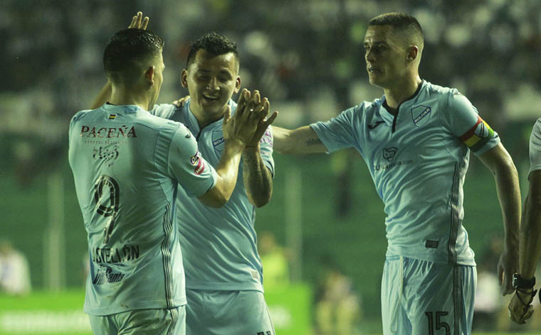 Bolívar con tres adelante