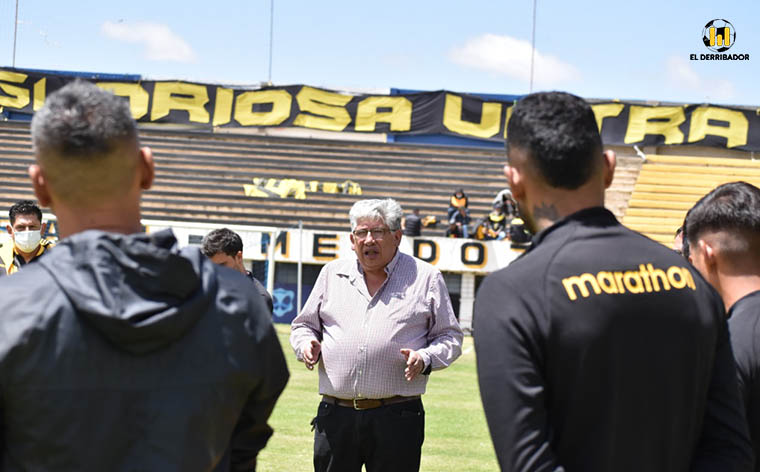 Crespo pagó sueldos antes del clásico