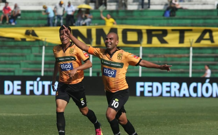 Destroyers aplastó al santo