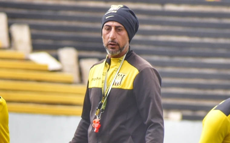Díaz cofia en su plantel 