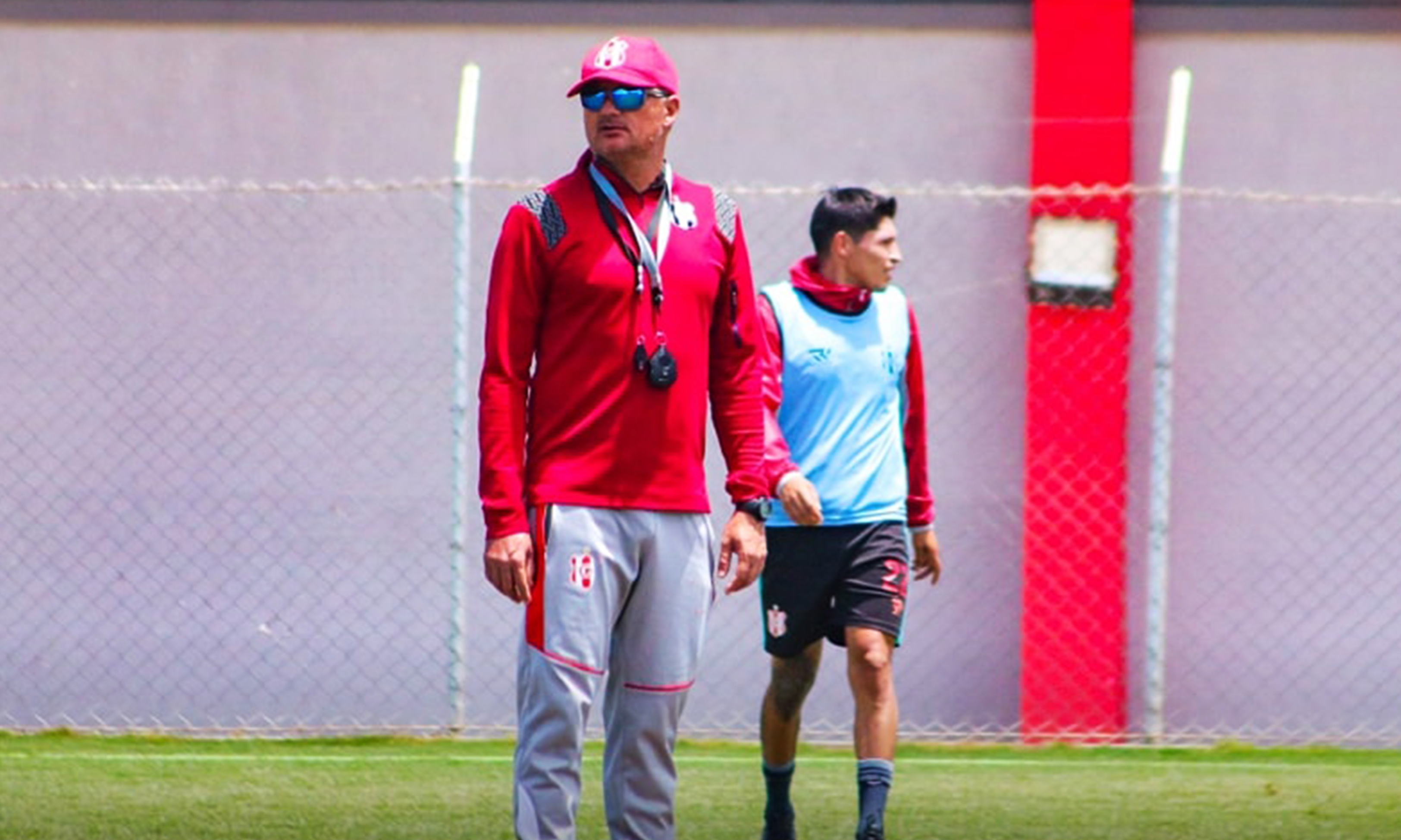 Dirigencia de Independiente respalda la continuidad de Robledo 