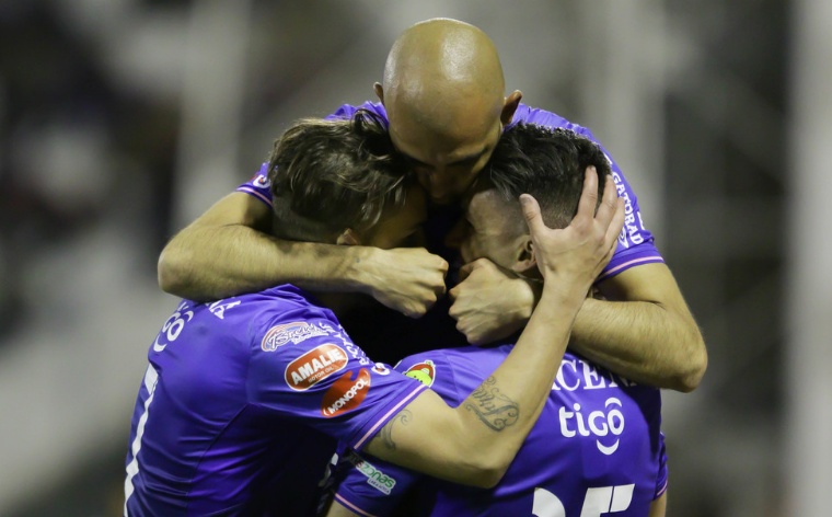 Duelo de necesitados