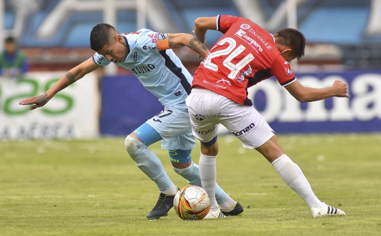 El aviador recibe al celeste