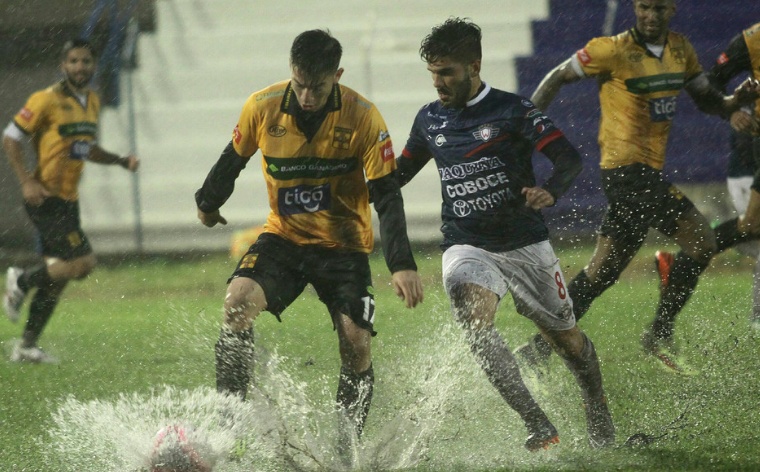 Empate en un aguacero