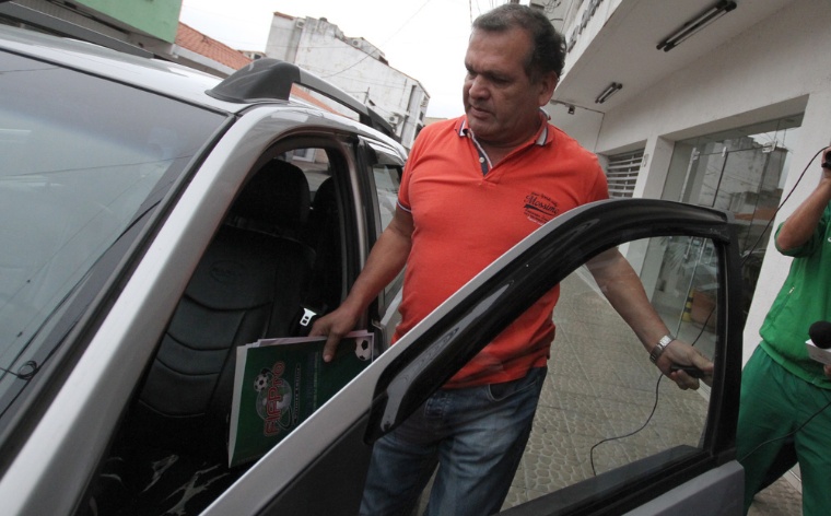 Fabol amenaza con parar