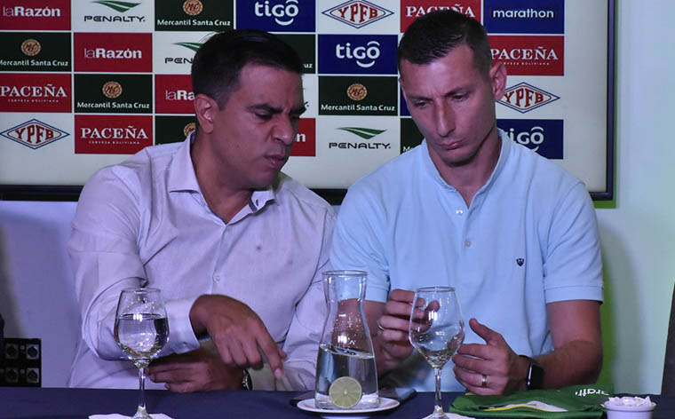 Farías está trabajando