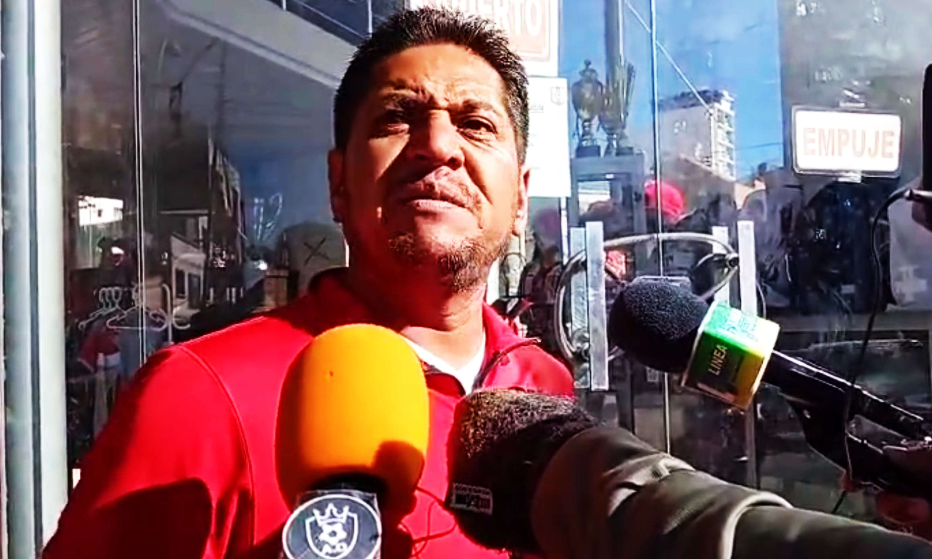 Grass los mando al frente
