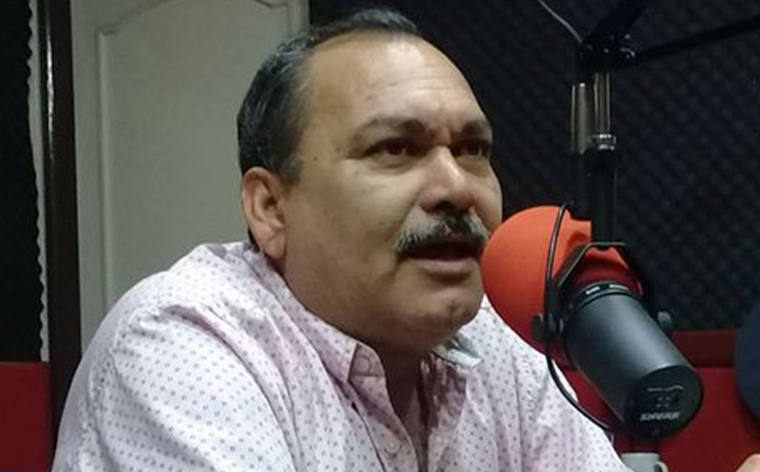 Los tres adentro