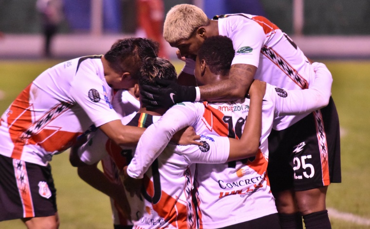 Nacional frenó al líder