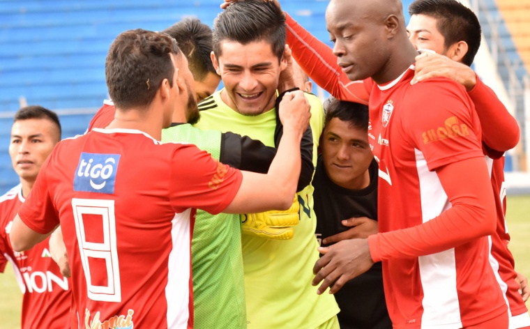 Pari le pelea a San José