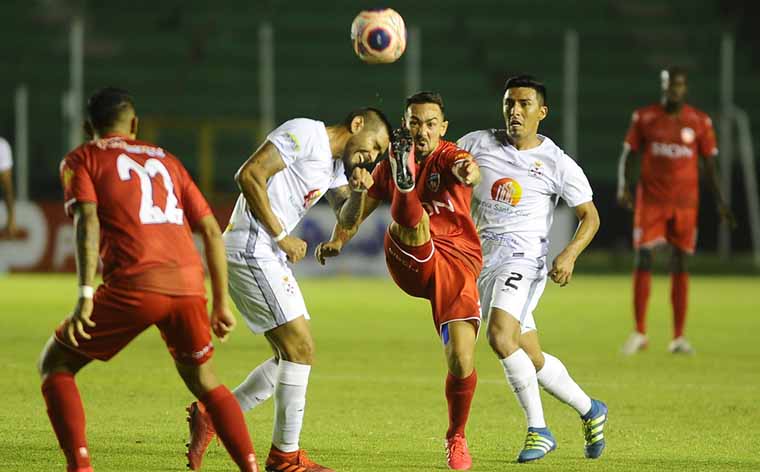Real Santa Cruz  Vs. Royal Pari en jueves 