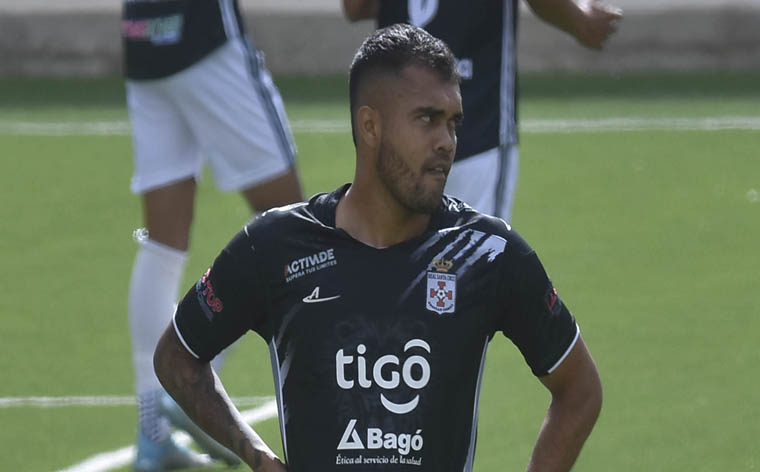 Real Santa Cruz enfrenta a Royal Pari