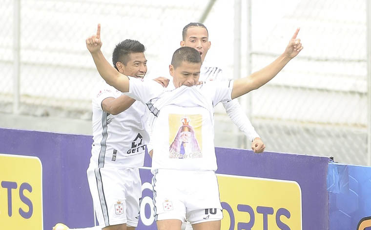 Real Santa Cruz goleó