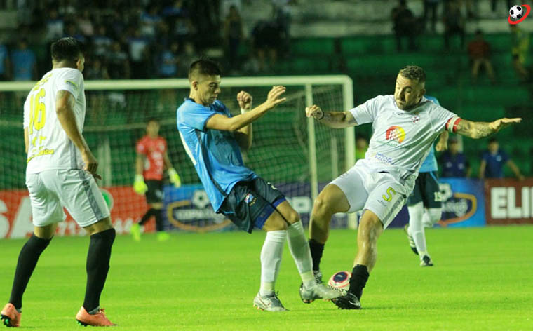 Real Santa Cruz y Blooming en lunes