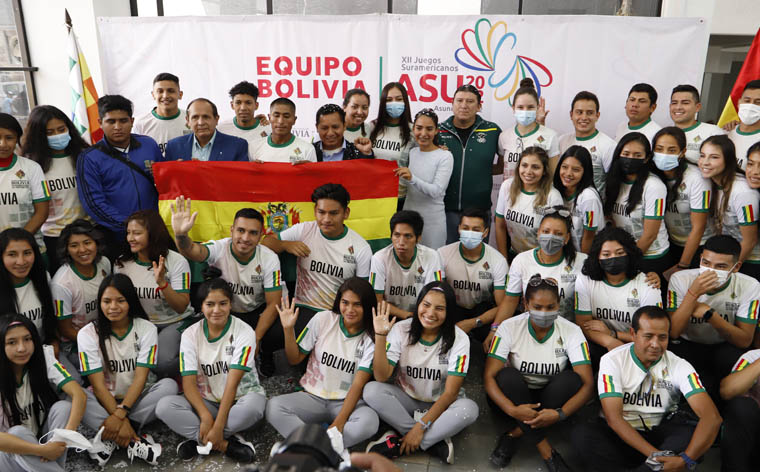 Reciben la tricolor