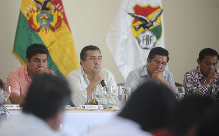 Reunión solo si se arregla el país