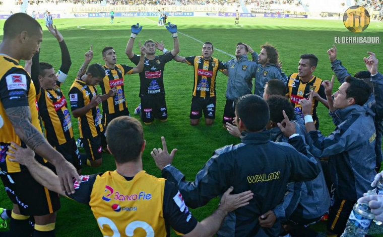 Santa goleada al cielo
