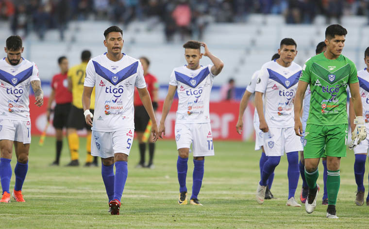 Santo a la deriva, sin técnico, sin inversores