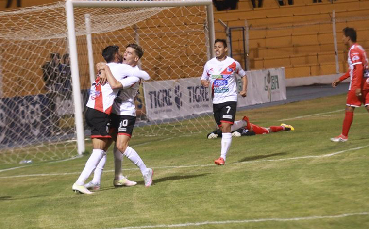 Sufriendo y con otro chasco arbitral