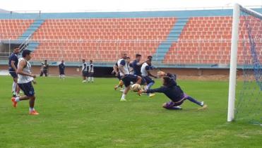 Alpire y Lamanna será la delantera de Aurora