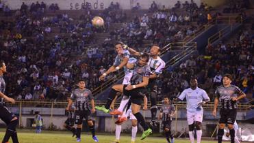 Aurora se aplazó en el examen