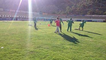 Baldivieso gambetea a la prensa y no para su onceno