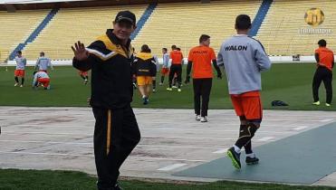Con el equipo en la cabeza