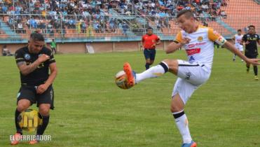 Con el pie izquierdo