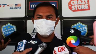 Cornejo arremete contra Bolívar 