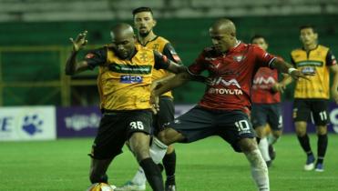 Destroyers recibe a Wilster