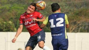 El aviador sigue su lucha