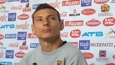 El caudillo mira para adelante