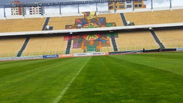 El césped del Hernando Siles se prepara para el reinicio del torneo Clausura 