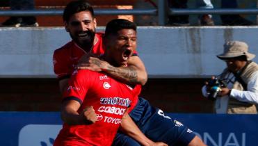 El Rojo vence al último invicto