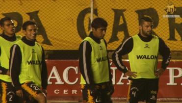 El Tigre intenta trepar