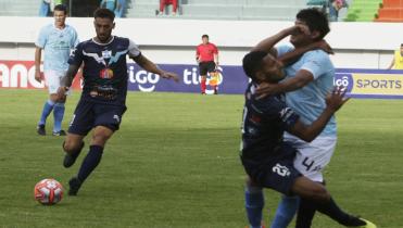 El Toro atropelló al Equipo del Pueblo