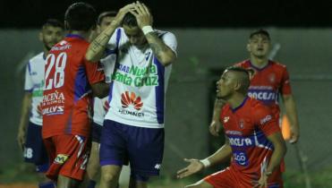 El Toro falló en casa