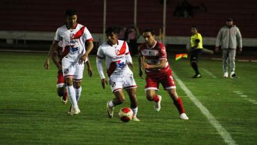 Empate con lluvia de goles en el estadio Patria