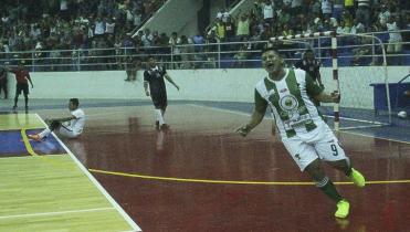 Enigma mantiene, Prensa sube