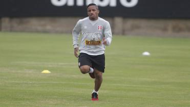 Farfán llegó anoche totalmente resguardado