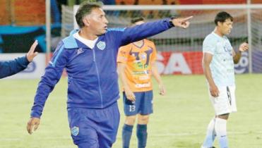 Ferrufino se queda en Aurora