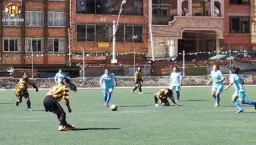 Hoy juegan las chicas el clásico