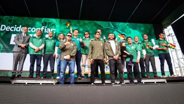 Impuestos y fútbol en la TV, los anuncios de Rodrigo Paz